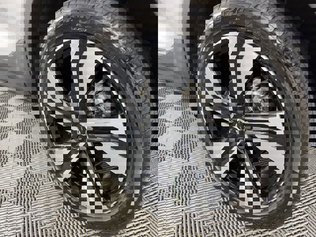 Used 2023 Volvo XC40 B5 Plus w/ Driver Assist Package AWD/4WD image 10