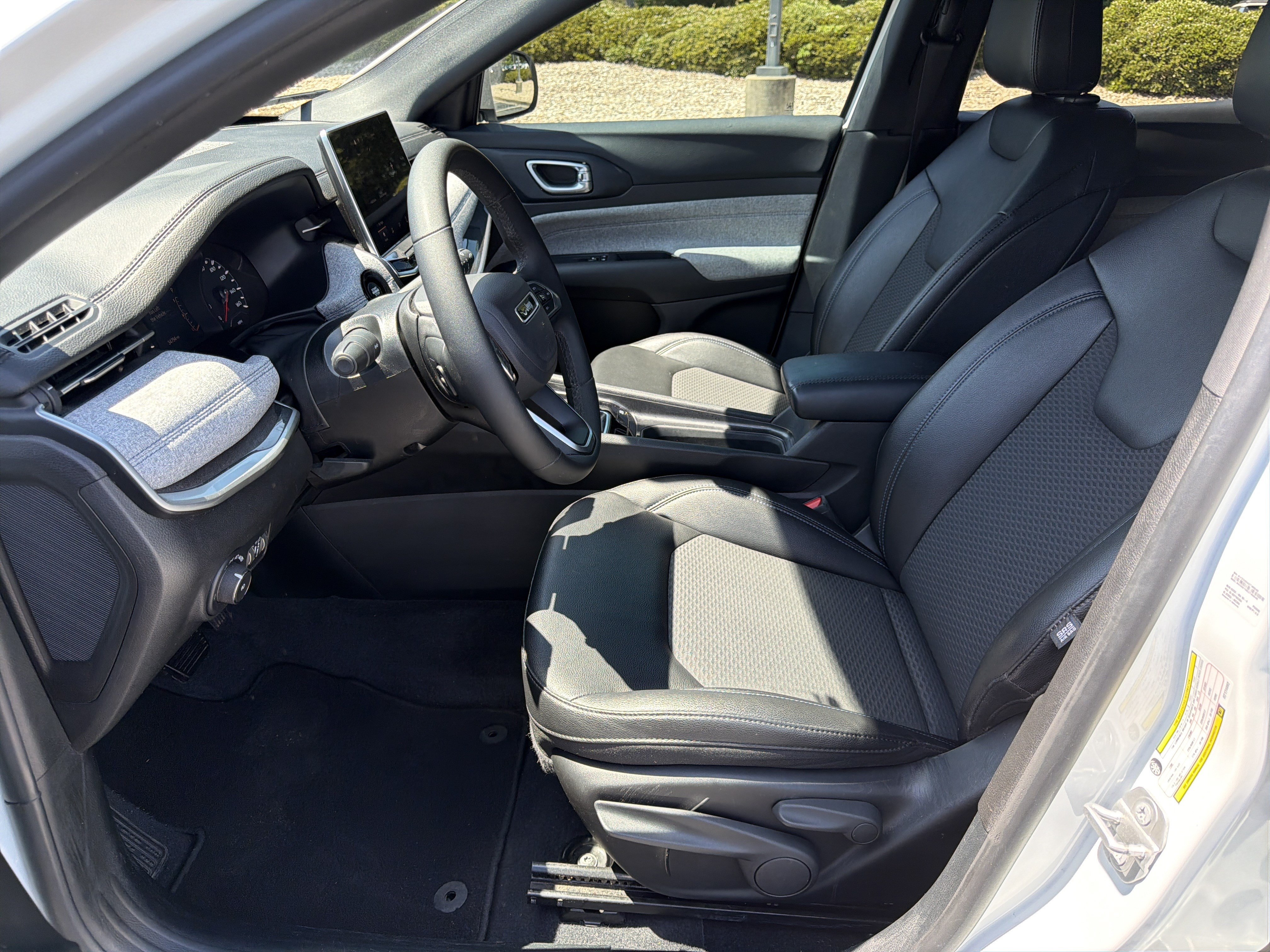Used 2024 Jeep Compass Latitude AWD/4WD image 9