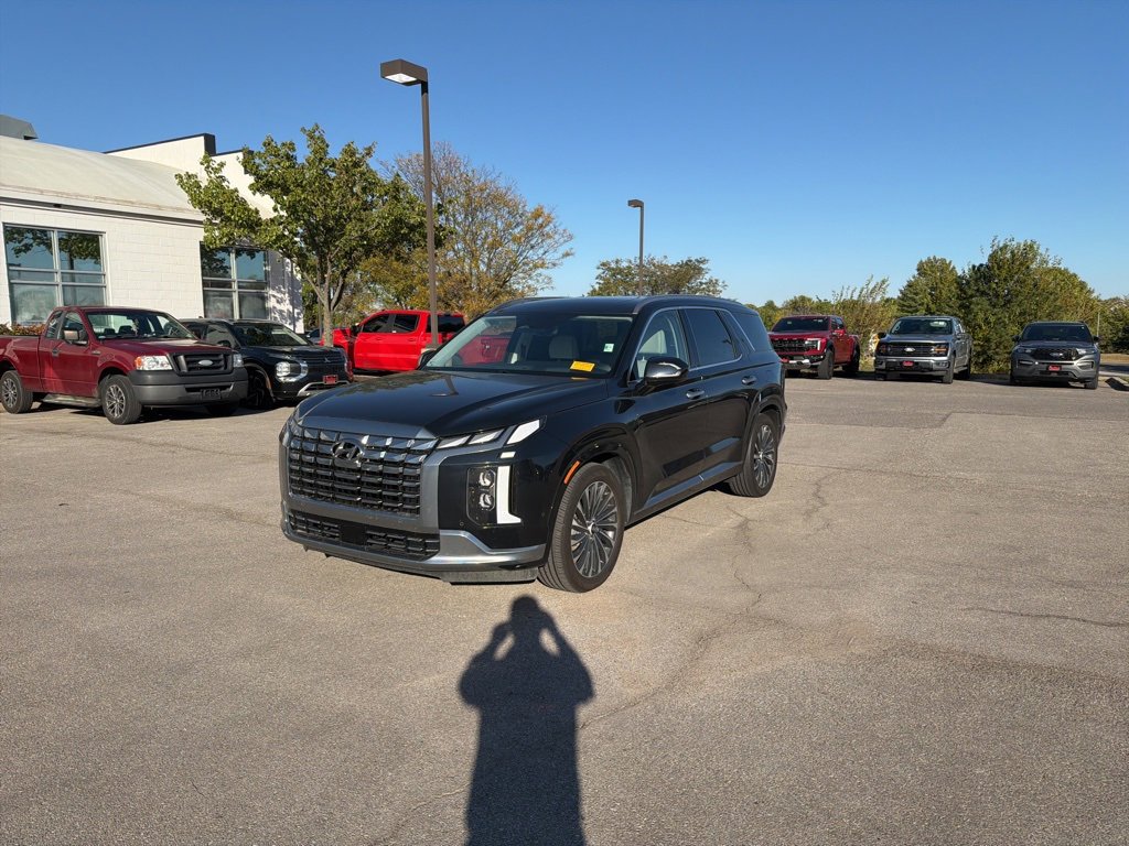 Used 2024 Hyundai Palisade Calligraphy video 1