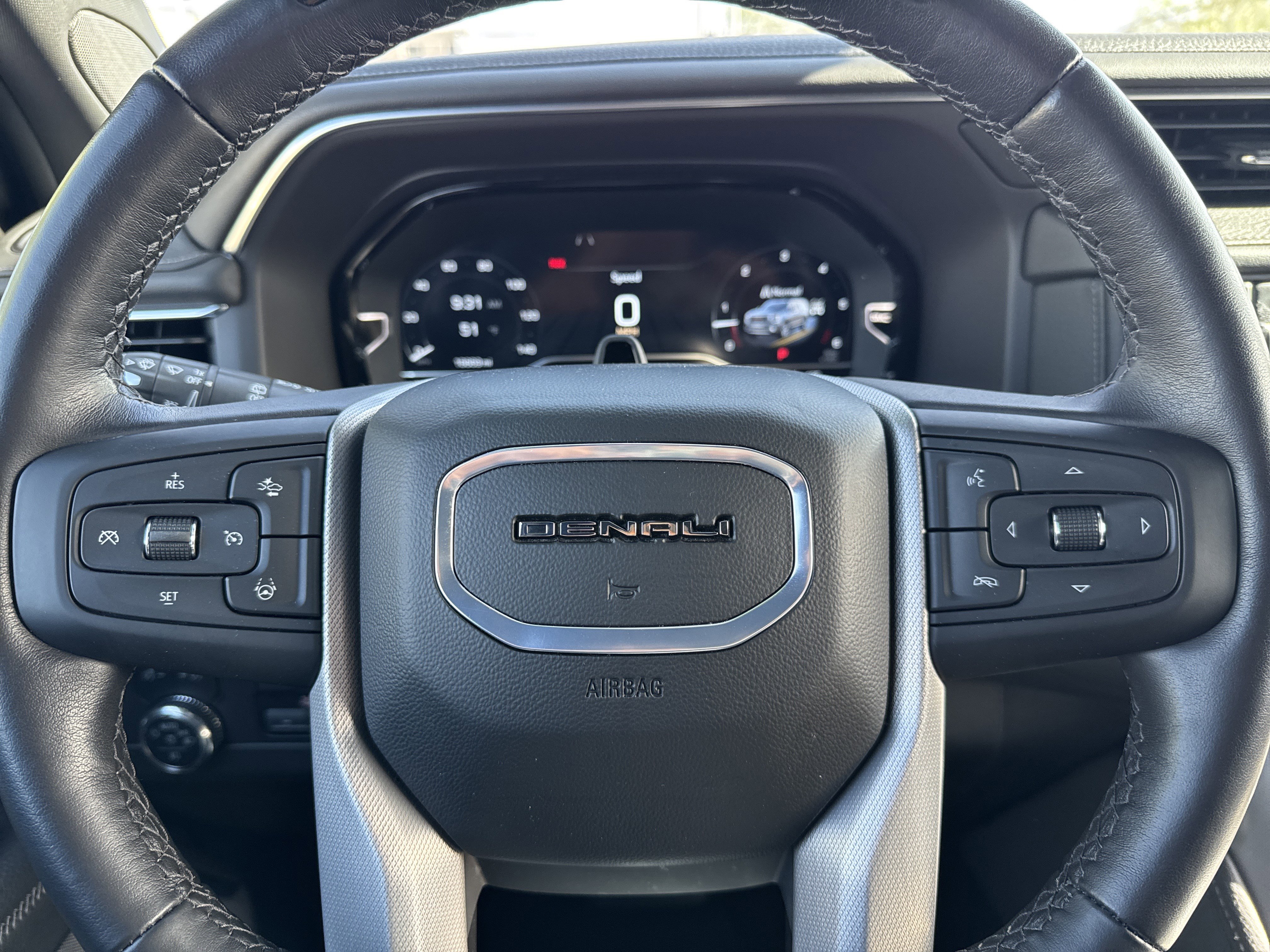 Used 2024 GMC Yukon XL Denali w/ Advanced Technology Package image 17
