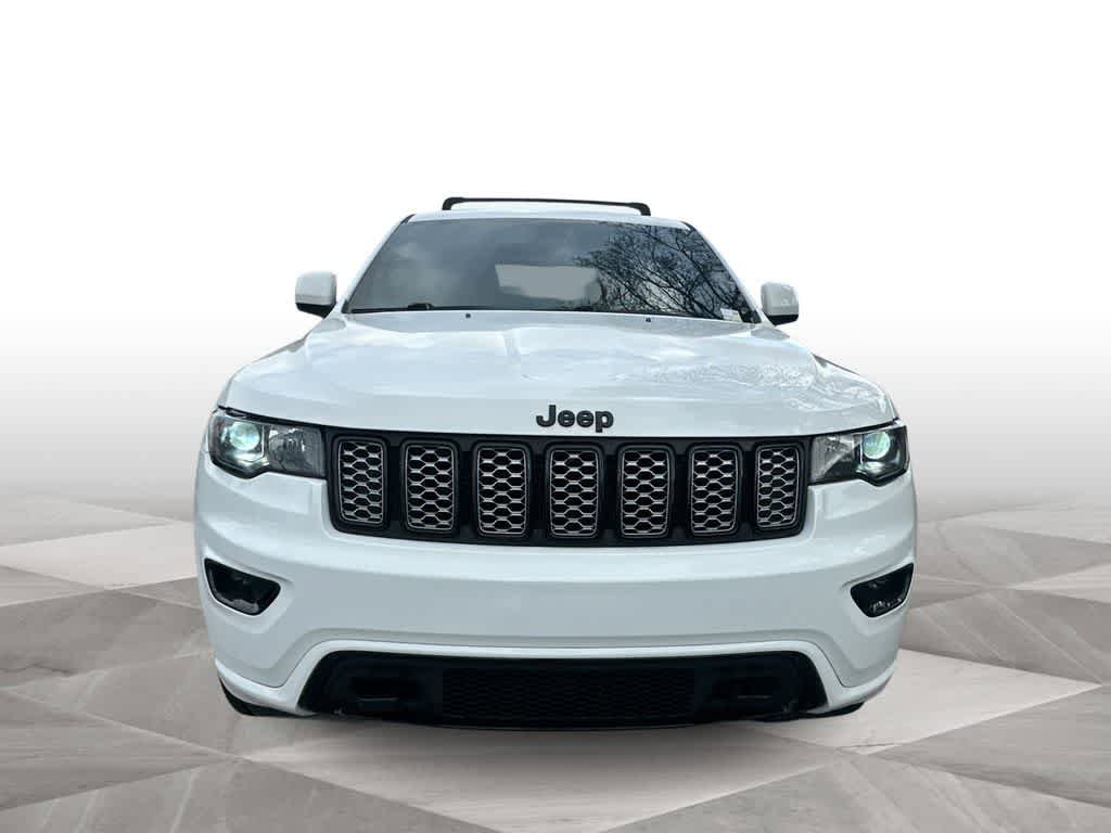 Used 2021 Jeep Grand Cherokee Laredo X AWD/4WD image 3