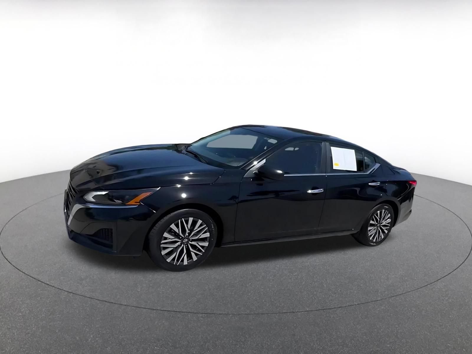 Used 2025 Nissan Altima 2.5 SV FWD image 8