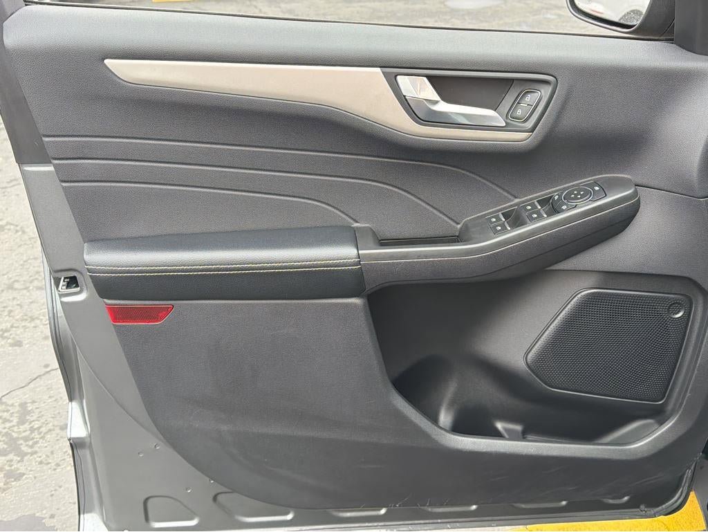 Used 2022 Ford Escape SEL image 32