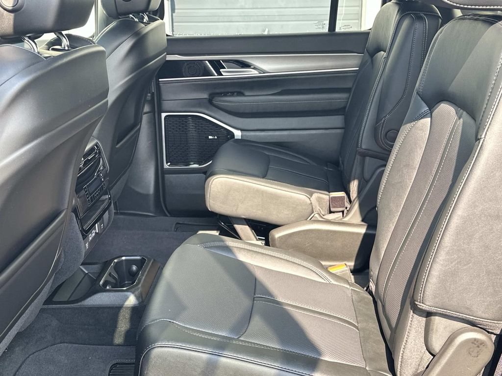 New 2026 Jeep Grand Wagoneer Limited w/ Premium Group II AWD/4WD image 16