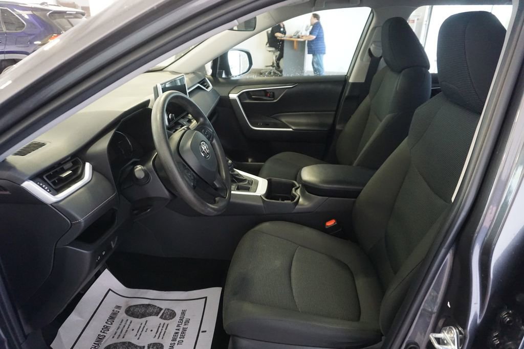 Used 2023 Toyota RAV4 LE AWD/4WD image 16