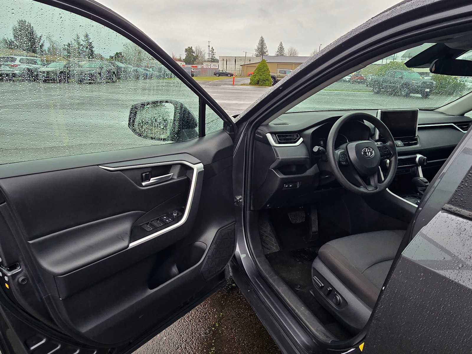 Used 2025 Toyota RAV4 XLE image 21