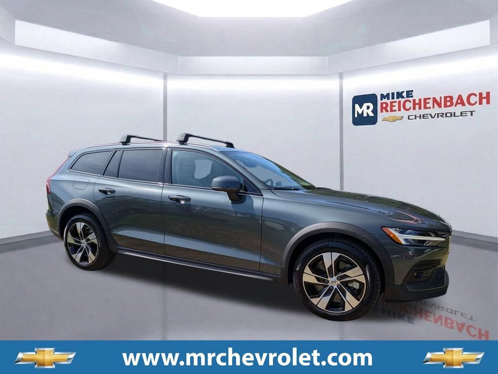 Used 2026 Volvo V60 B5 Cross Country Plus w/ Protection Package Premier AWD/4WD image 1