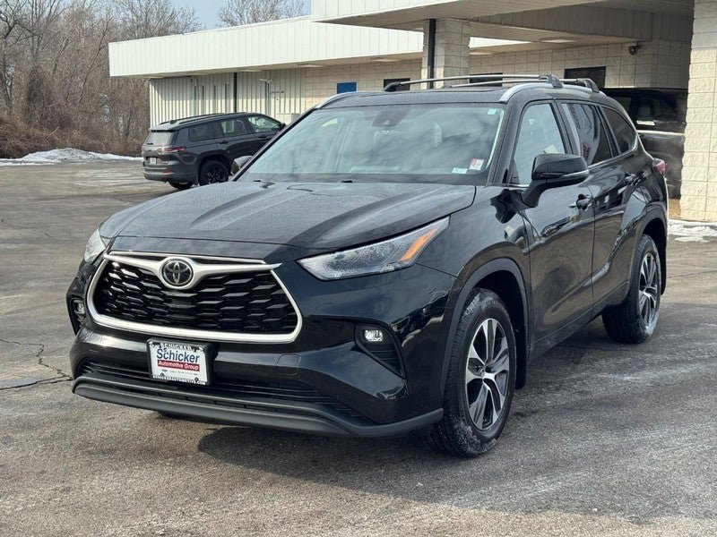 Used 2023 Toyota Highlander XLE AWD/4WD image 8
