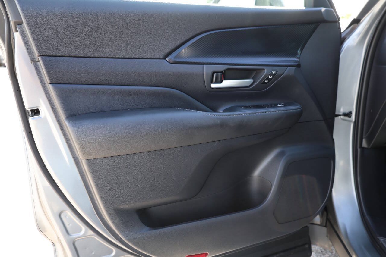 Used 2026 Toyota Grand Highlander AWD Hybrid image 12