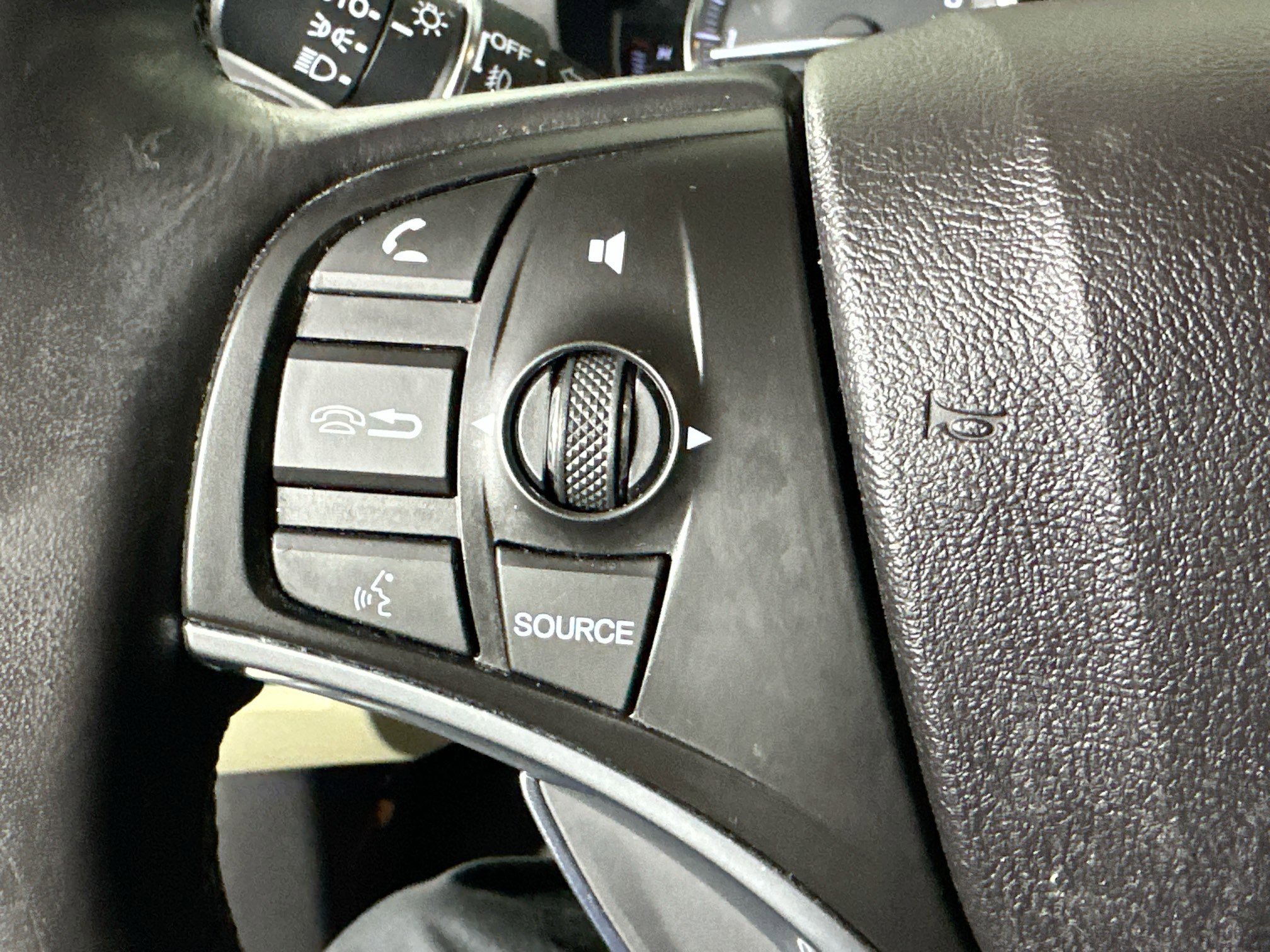 Used 2018 Acura MDX FWD w/ Advance Package image 16