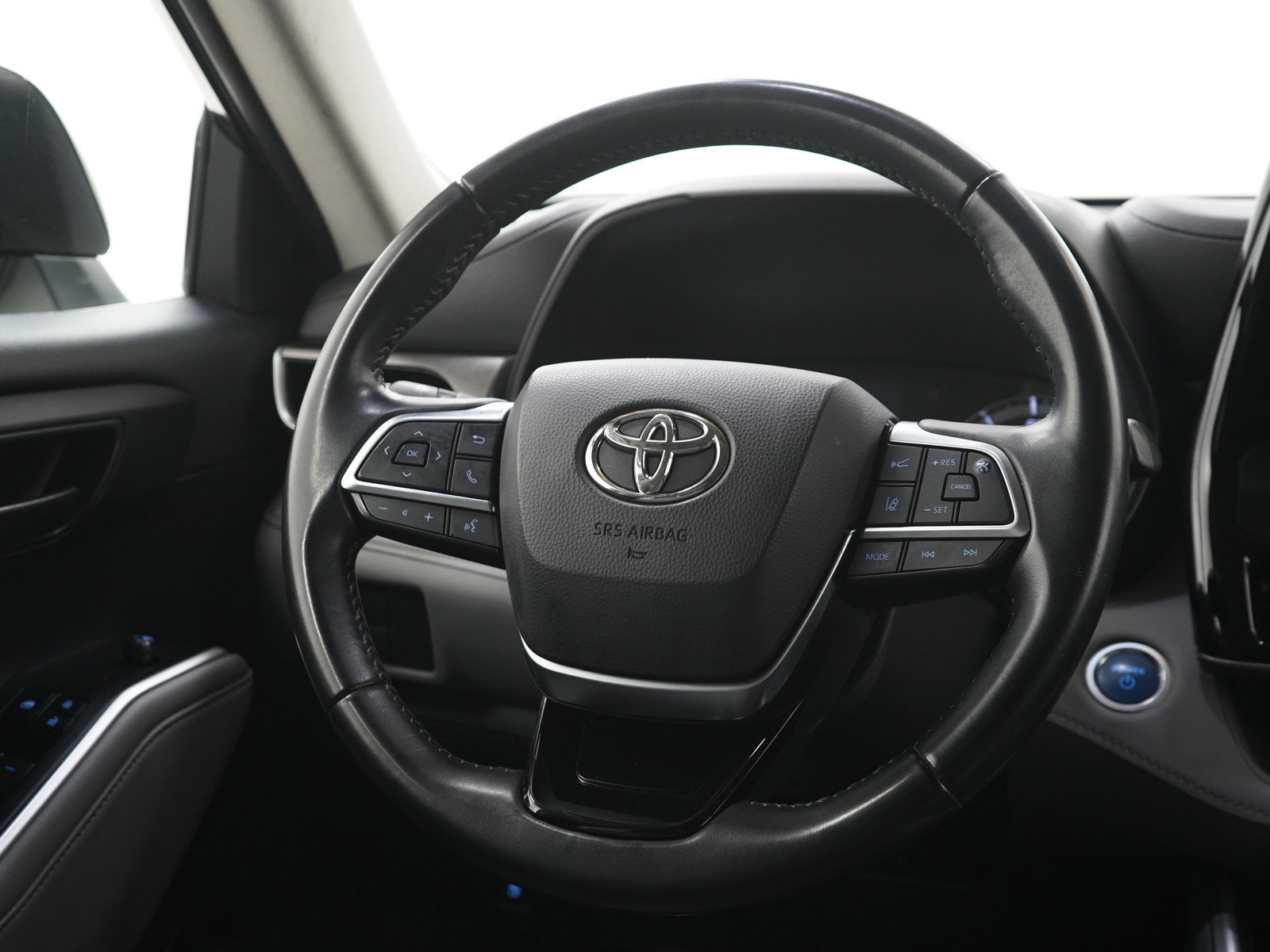 Used 2020 Toyota Highlander LE AWD/4WD image 15