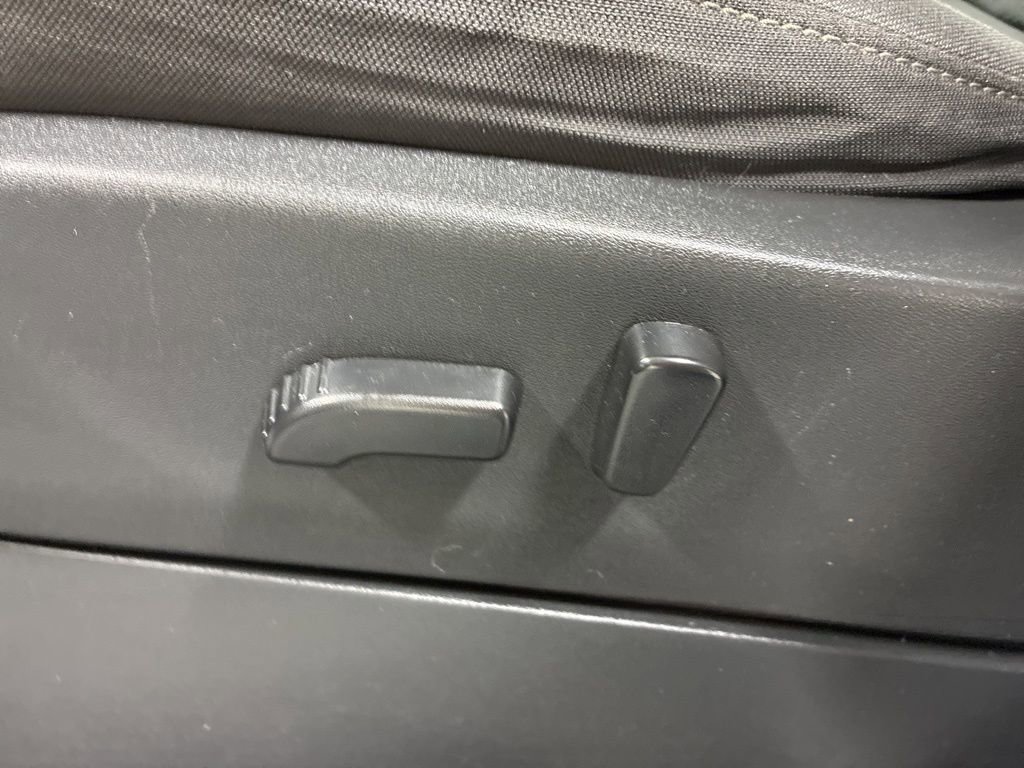 Used 2023 Nissan Frontier SV image 10