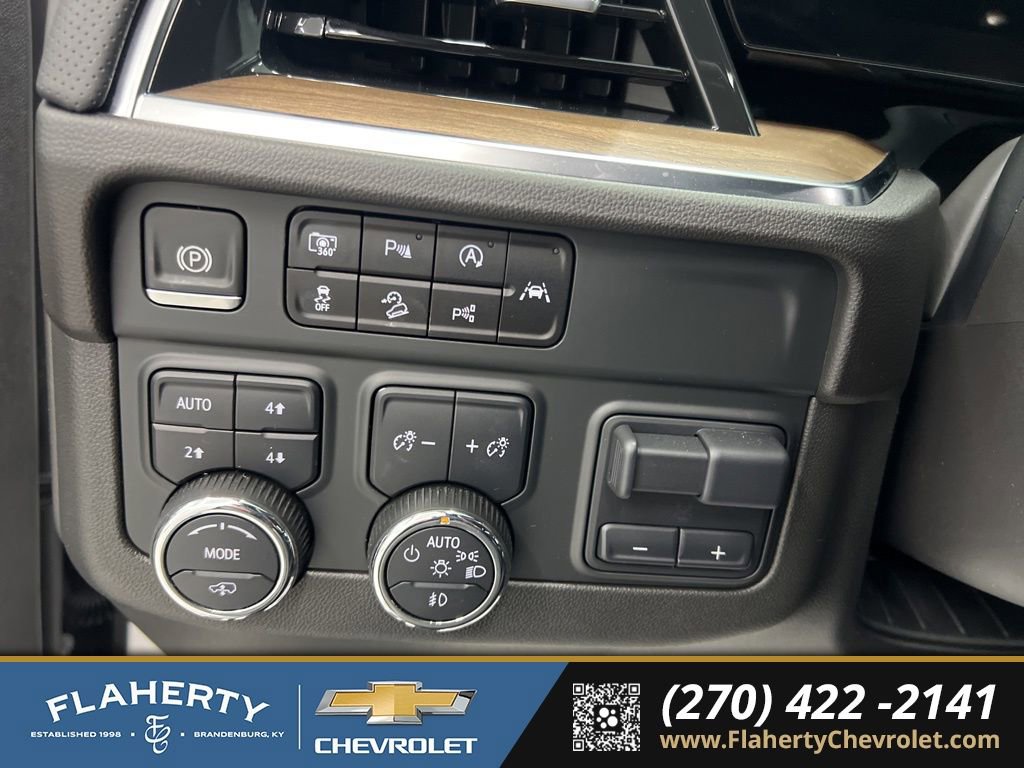 Used 2025 Chevrolet Suburban High Country image 25