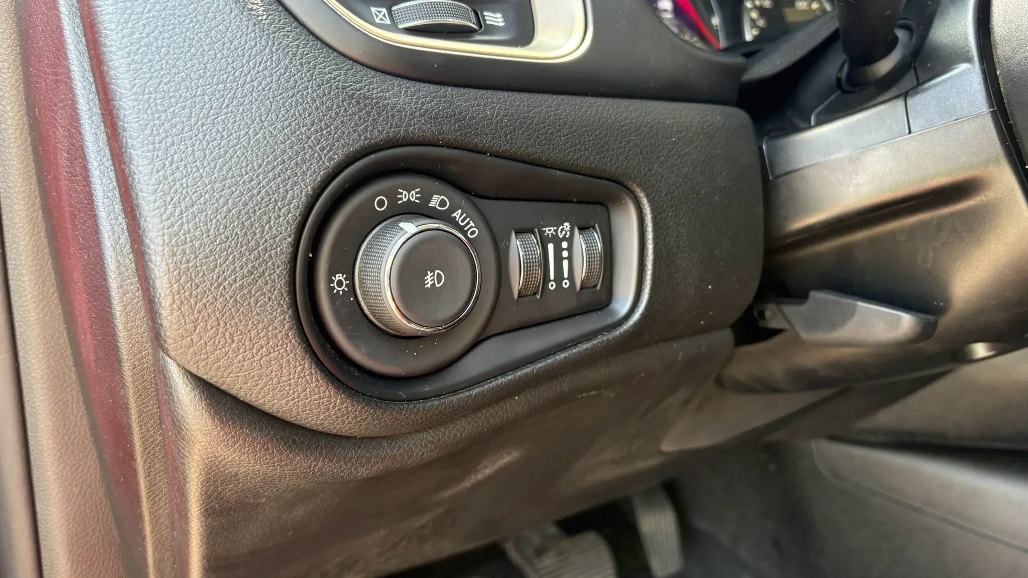 Used 2017 Jeep Renegade Latitude w/ Popular Equipment Group AWD/4WD image 17