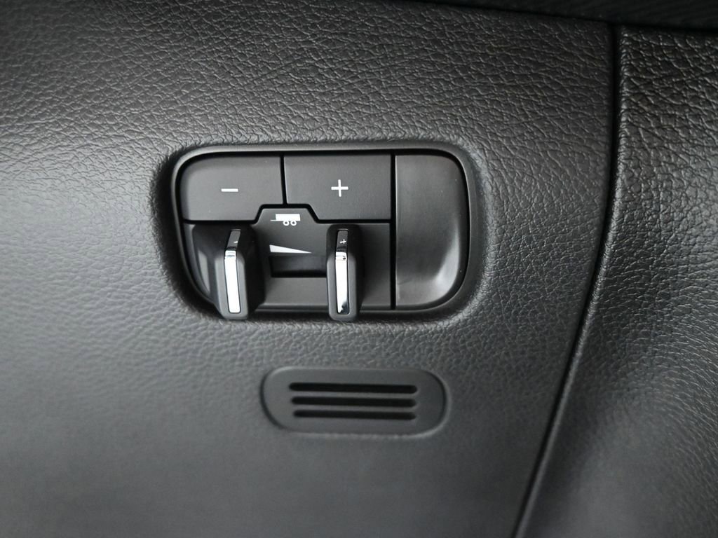 Used 2023 Jeep Wagoneer L Series III w/ Preferred Equipment Group image 29