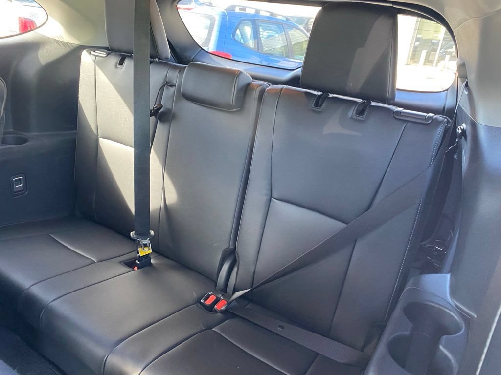 Used 2025 Toyota Highlander Platinum AWD/4WD image 9