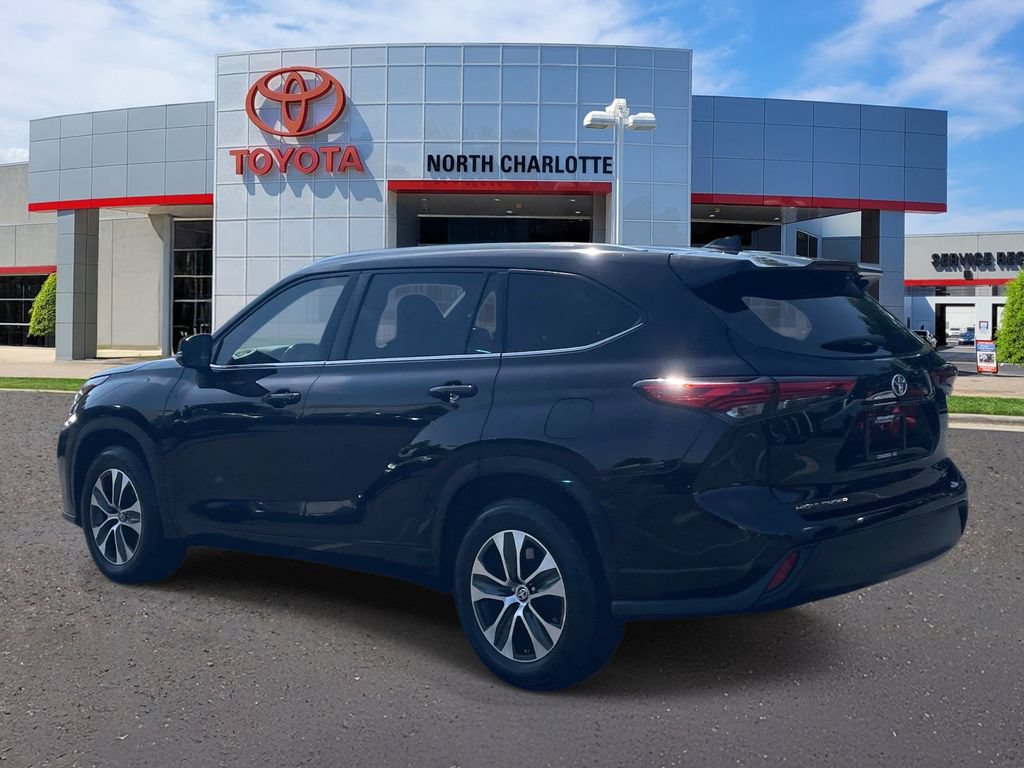 Used 2021 Toyota Highlander XLE FWD image 4