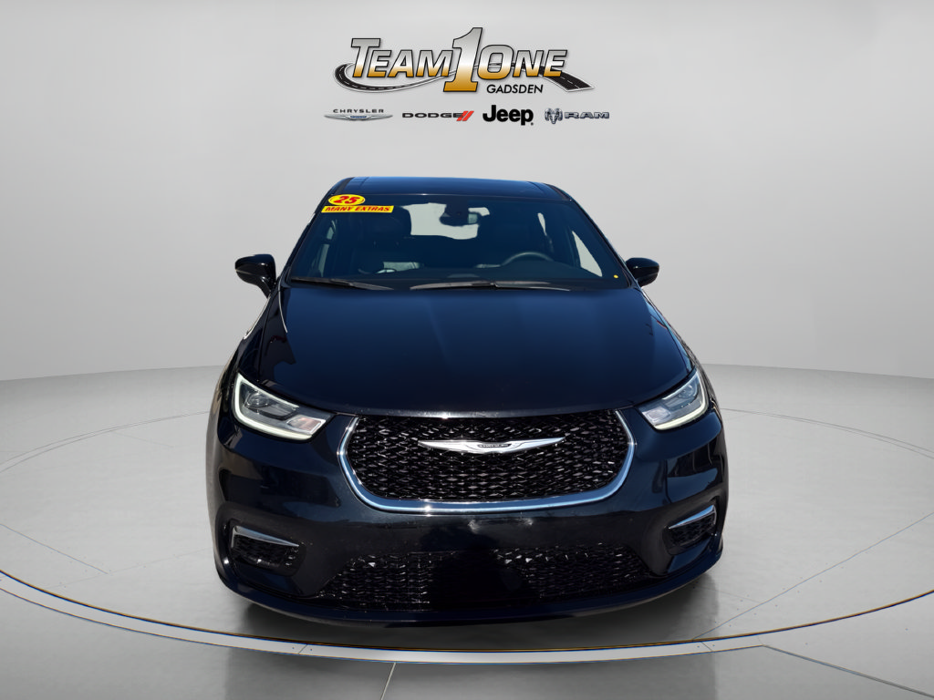 Used 2025 Chrysler Pacifica Select FWD image 2