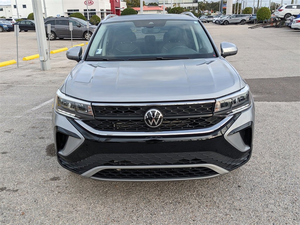Certified 2023 Volkswagen Taos SE w/ Panoramic Sunroof Package image 9