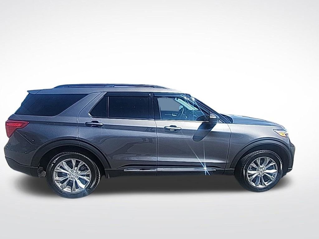 Used 2023 Ford Explorer XLT w/ Equipment Group 202A image 8