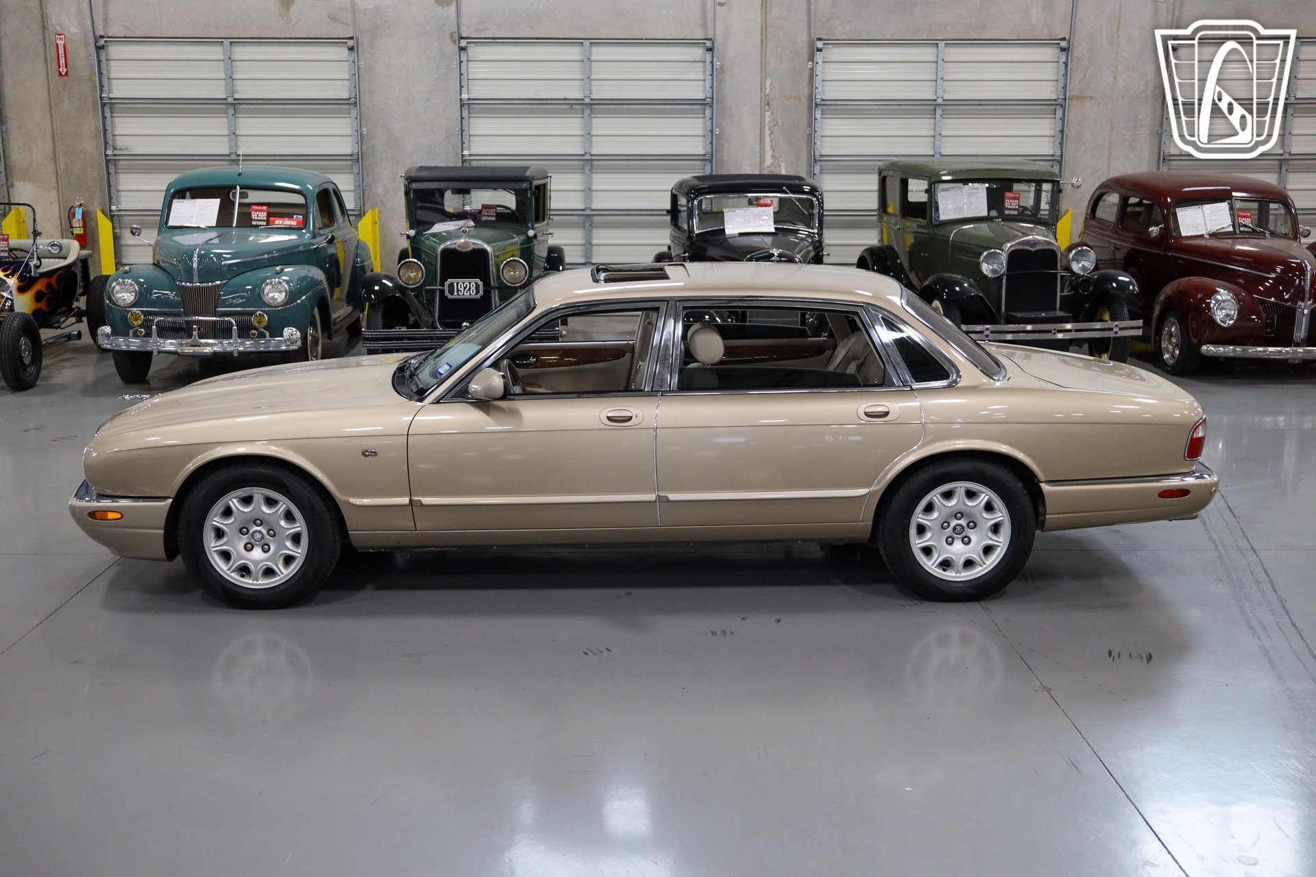 Used 2001 Jaguar XJ8 image 14