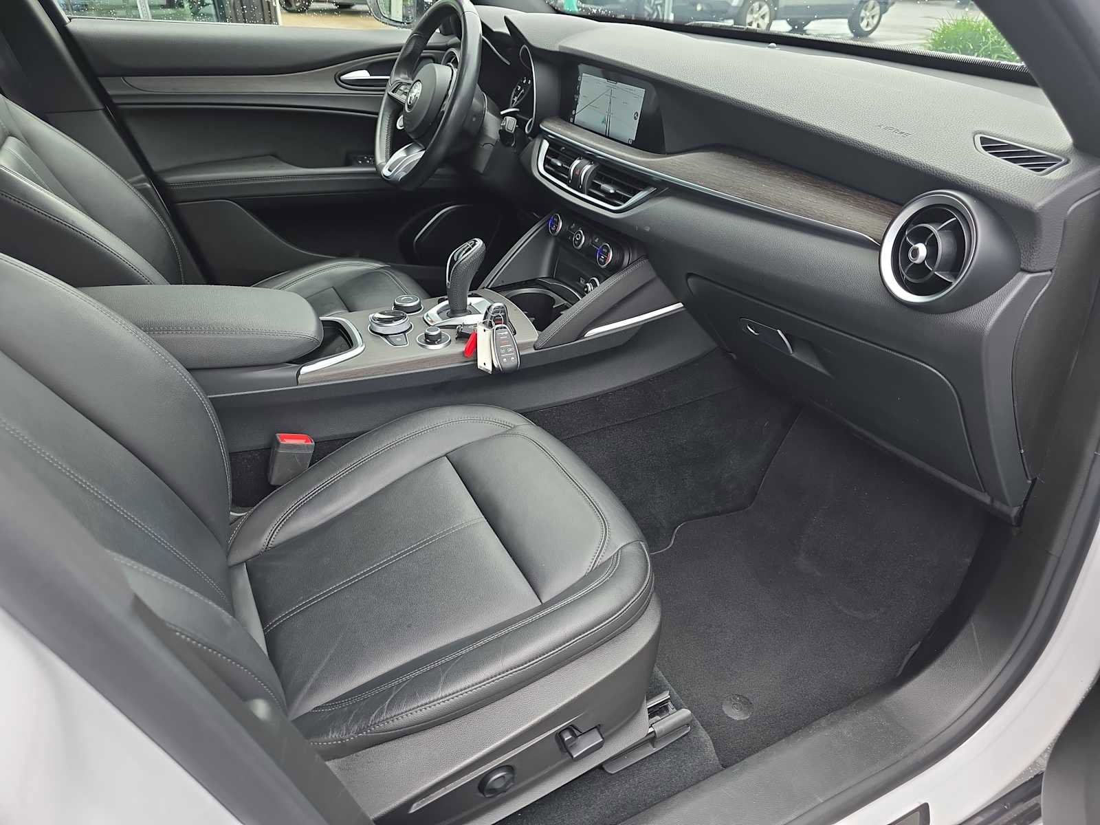Used 2022 Alfa Romeo Stelvio Ti AWD/4WD image 33