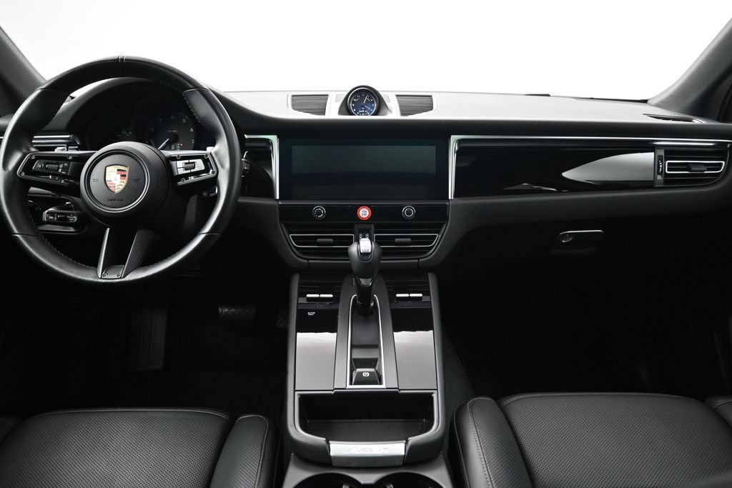 Certified 2024 Porsche Macan AWD/4WD image 9