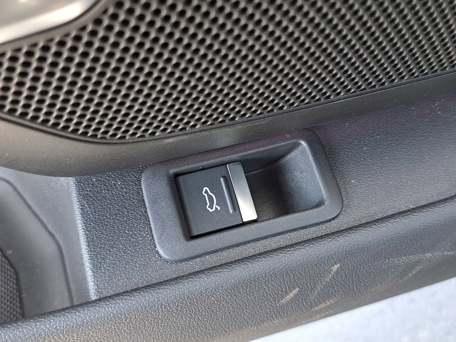 Used 2024 Audi RS e-tron GT w/ Carbon Performance Package image 31