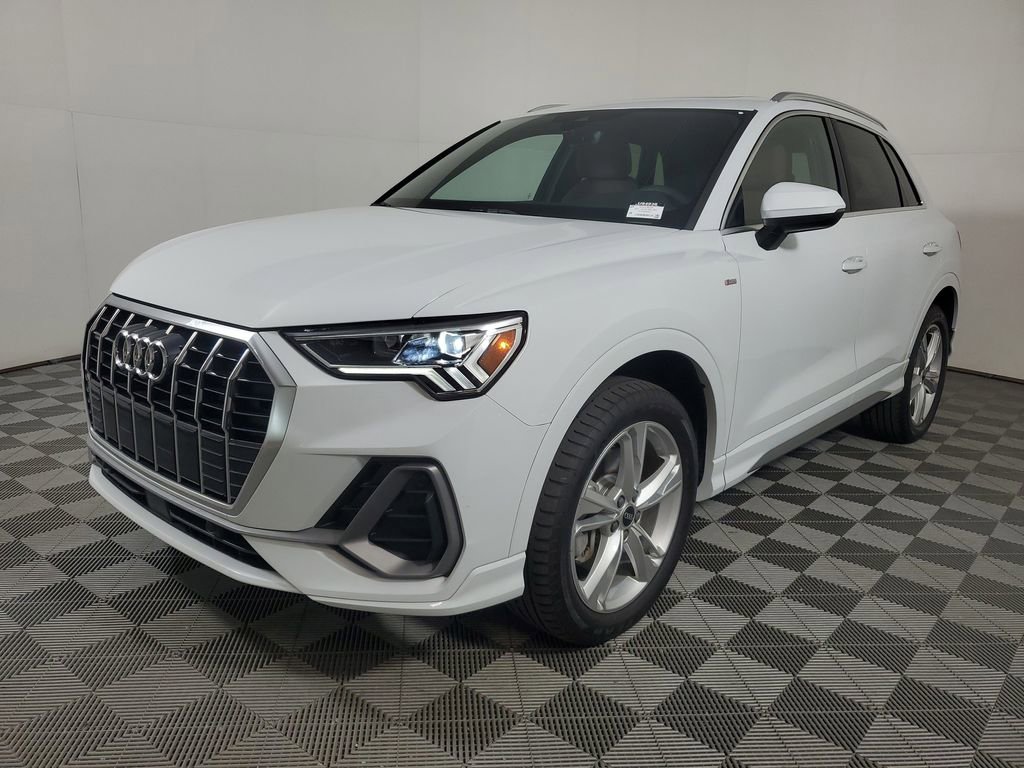 Used 2023 Audi Q3 2.0T Premium w/ Convenience Package AWD/4WD image 3