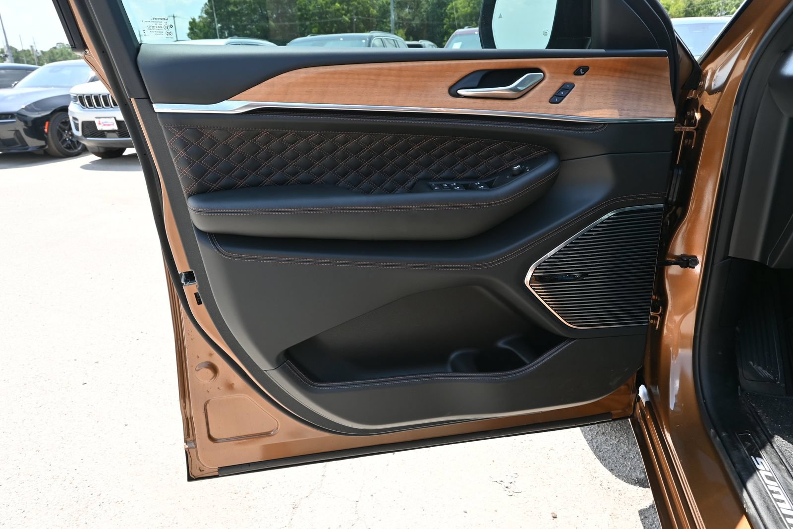 New 2026 Jeep Grand Cherokee L Summit AWD/4WD image 8