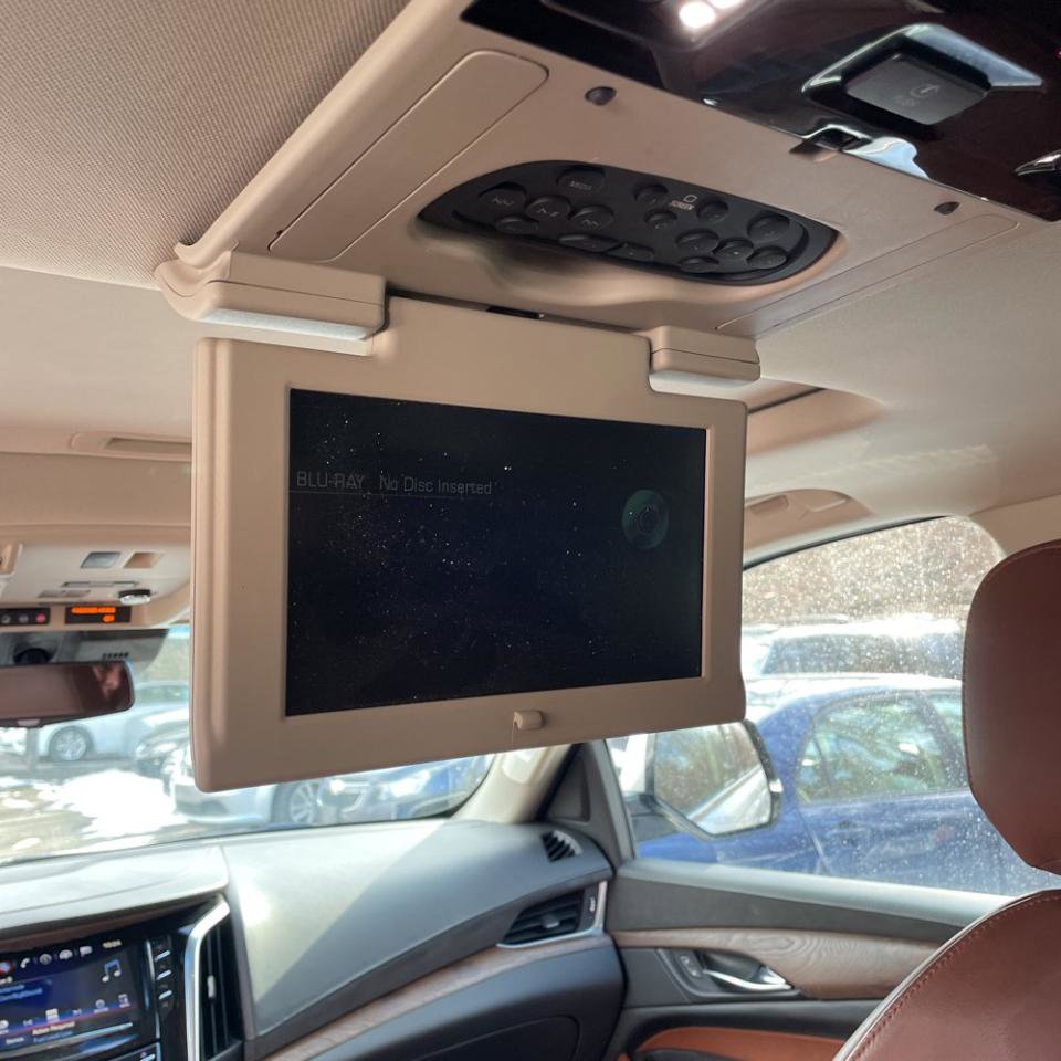 Used 2019 Cadillac Escalade Premium Luxury image 27