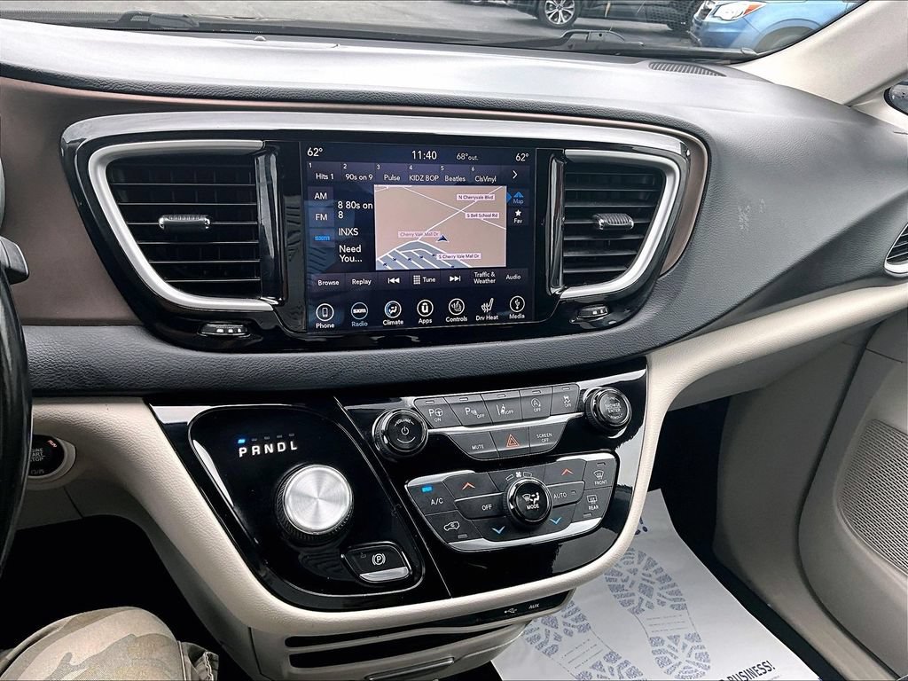 Used 2019 Chrysler Pacifica Touring-L w/ Advanced Safetytec Group FWD image 29