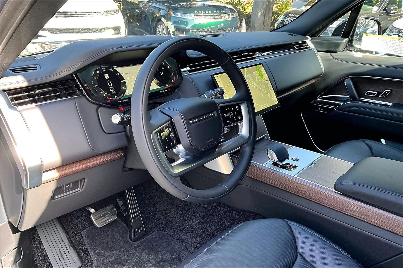 New 2026 Land Rover Range Rover Long Wheelbase SE image 4