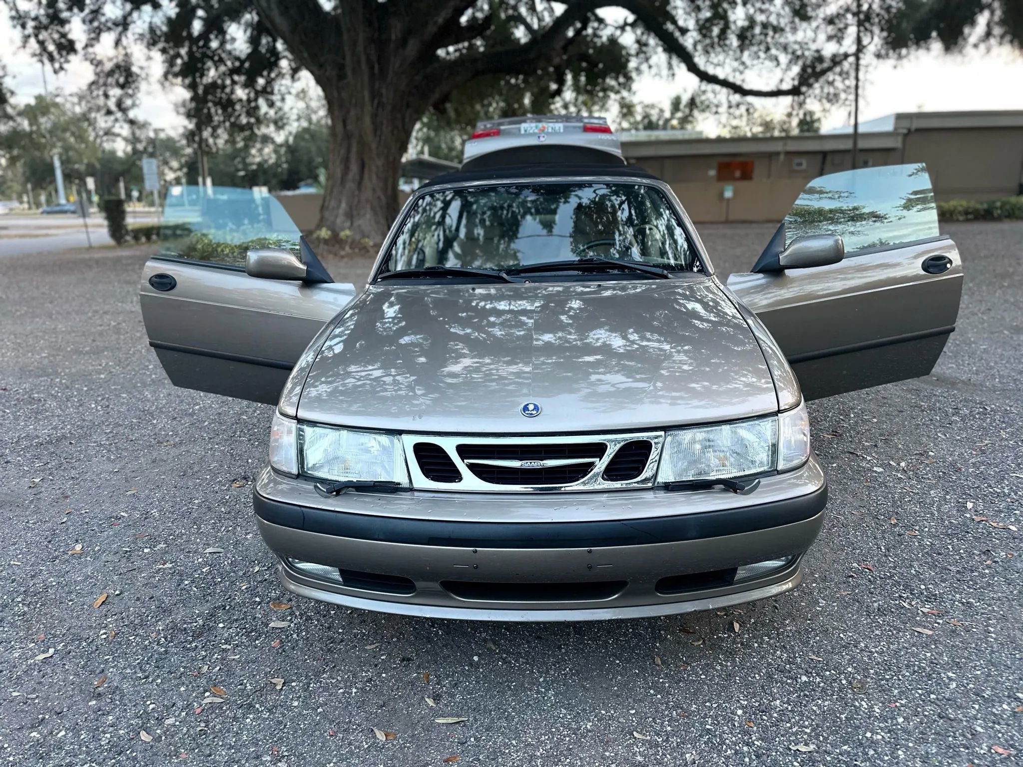 Used 2002 Saab 9-3 SE FWD image 2