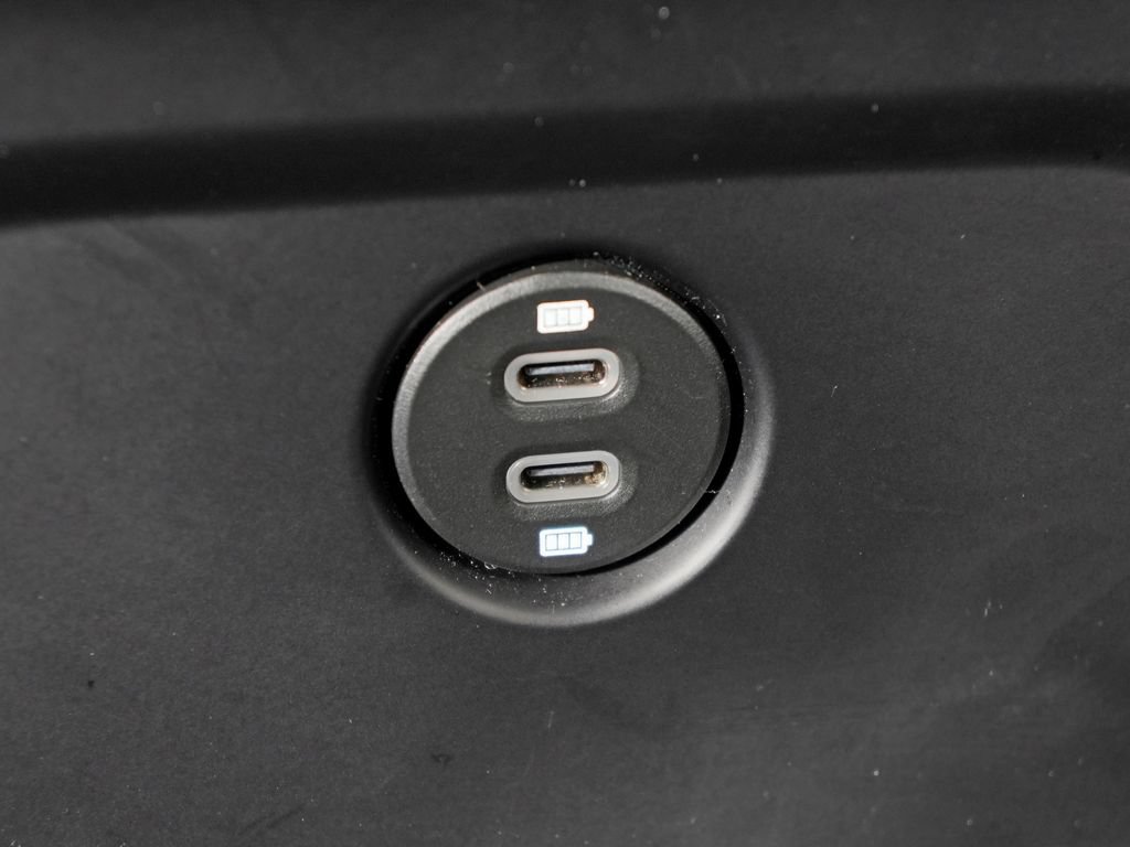 Certified 2023 Porsche Macan Turbo AWD/4WD image 37