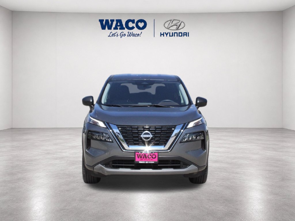 Used 2022 Nissan Rogue S FWD image 2