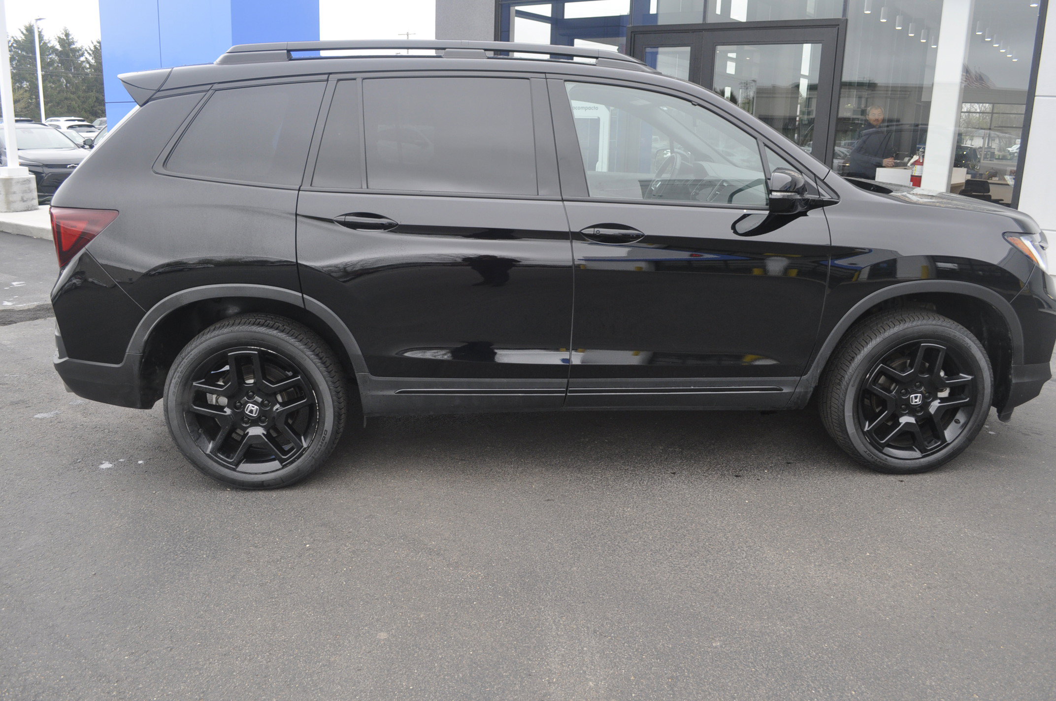 Certified 2024 Honda Passport Black Edition image 8