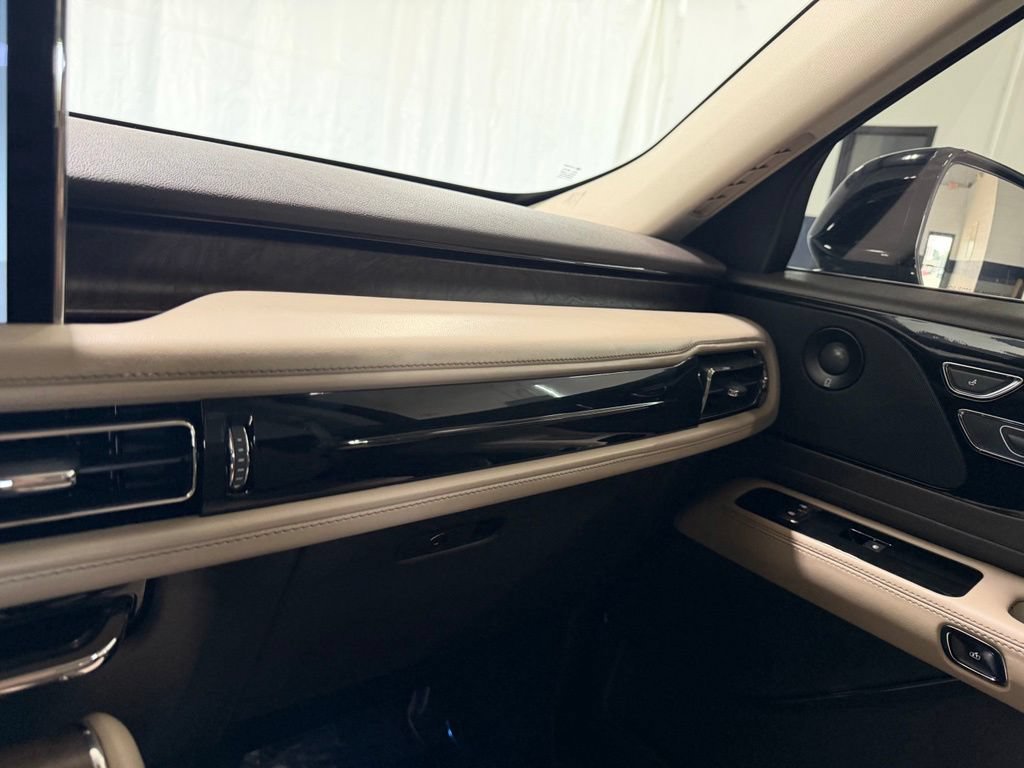 Used 2021 Lincoln Aviator Reserve w/ Elements Package Plus AWD/4WD image 24