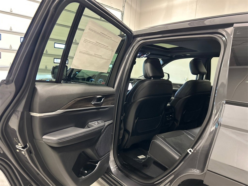 New 2026 Jeep Grand Cherokee Laredo image 32