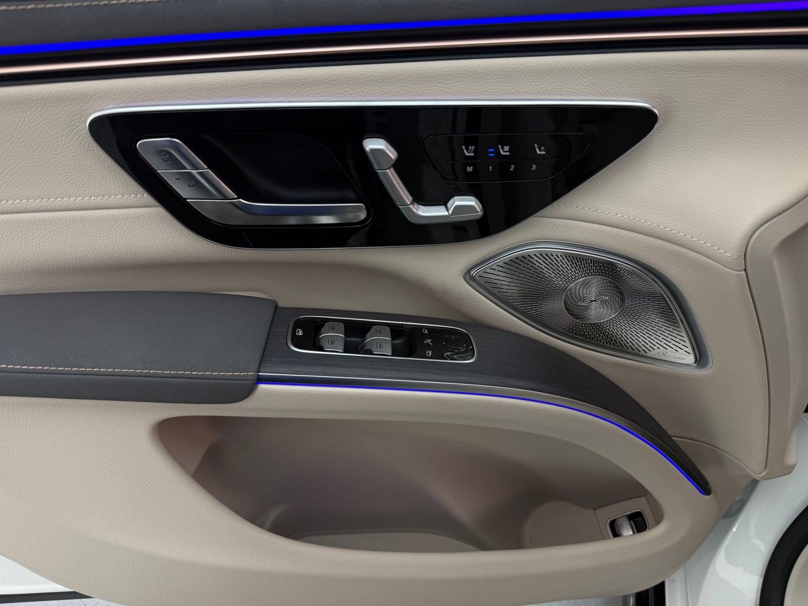 New 2027 Mercedes-Benz EQS 400 4MATIC SUV image 11