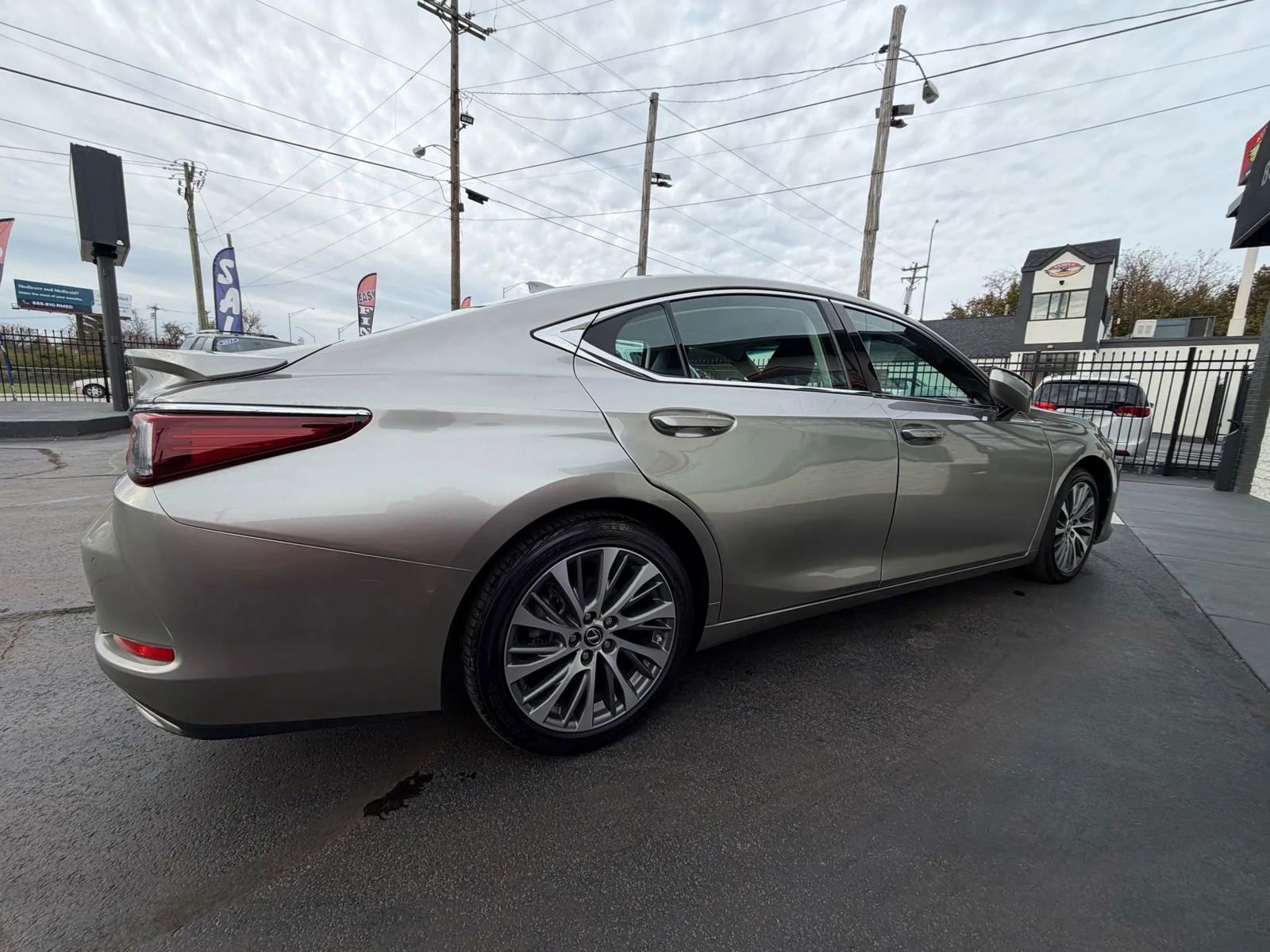 Used 2020 Lexus ES 350 w/ Premium Package FWD image 8