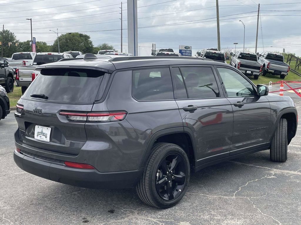 Used 2025 Jeep Grand Cherokee L Altitude image 3