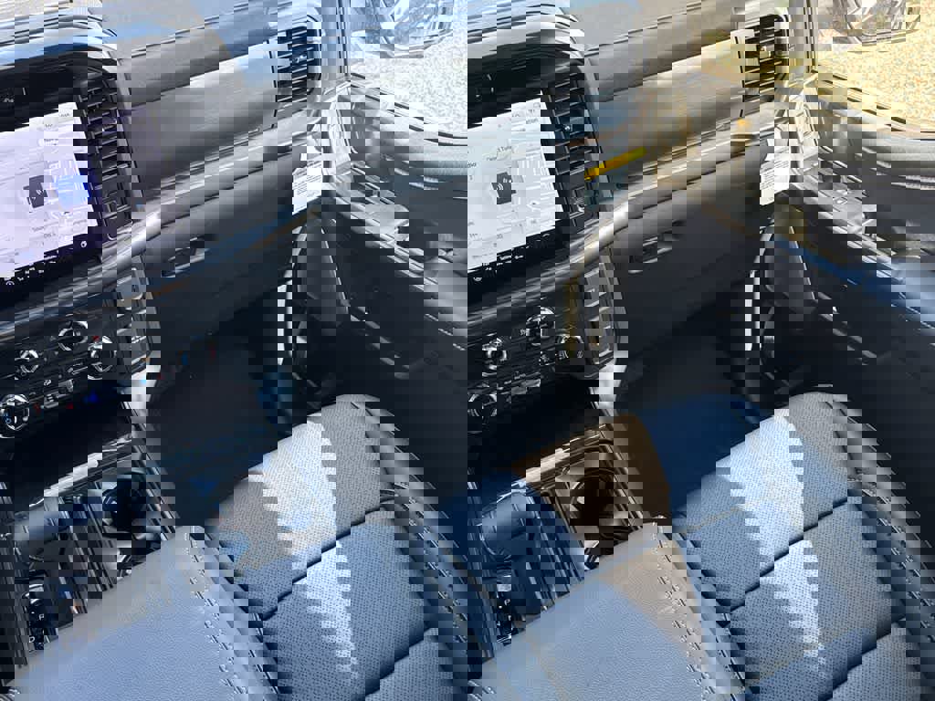 New 2025 Ford F150 Lariat w/ Equipment Group 502A High image 21