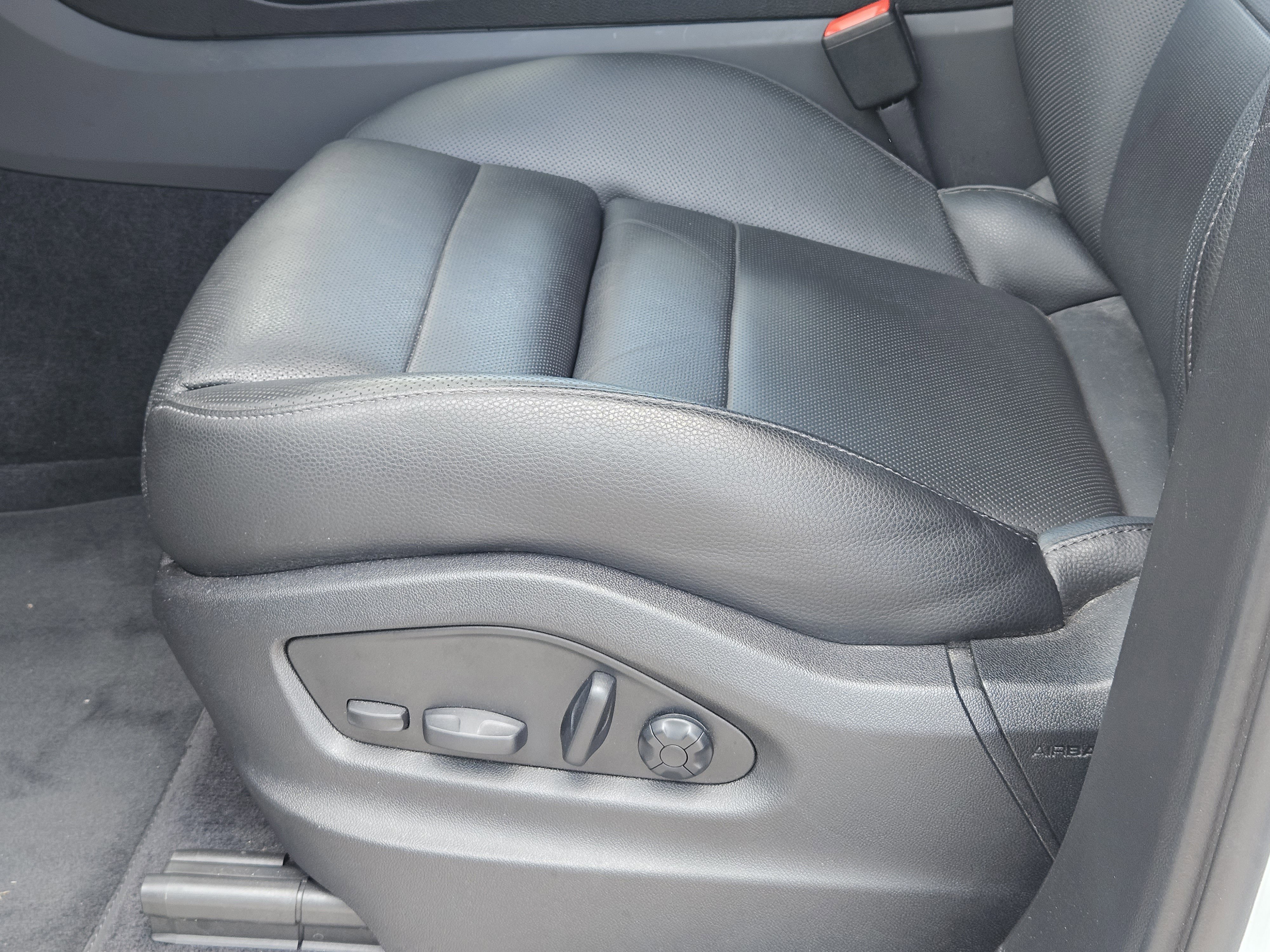 Certified 2024 Porsche Cayenne AWD/4WD image 23