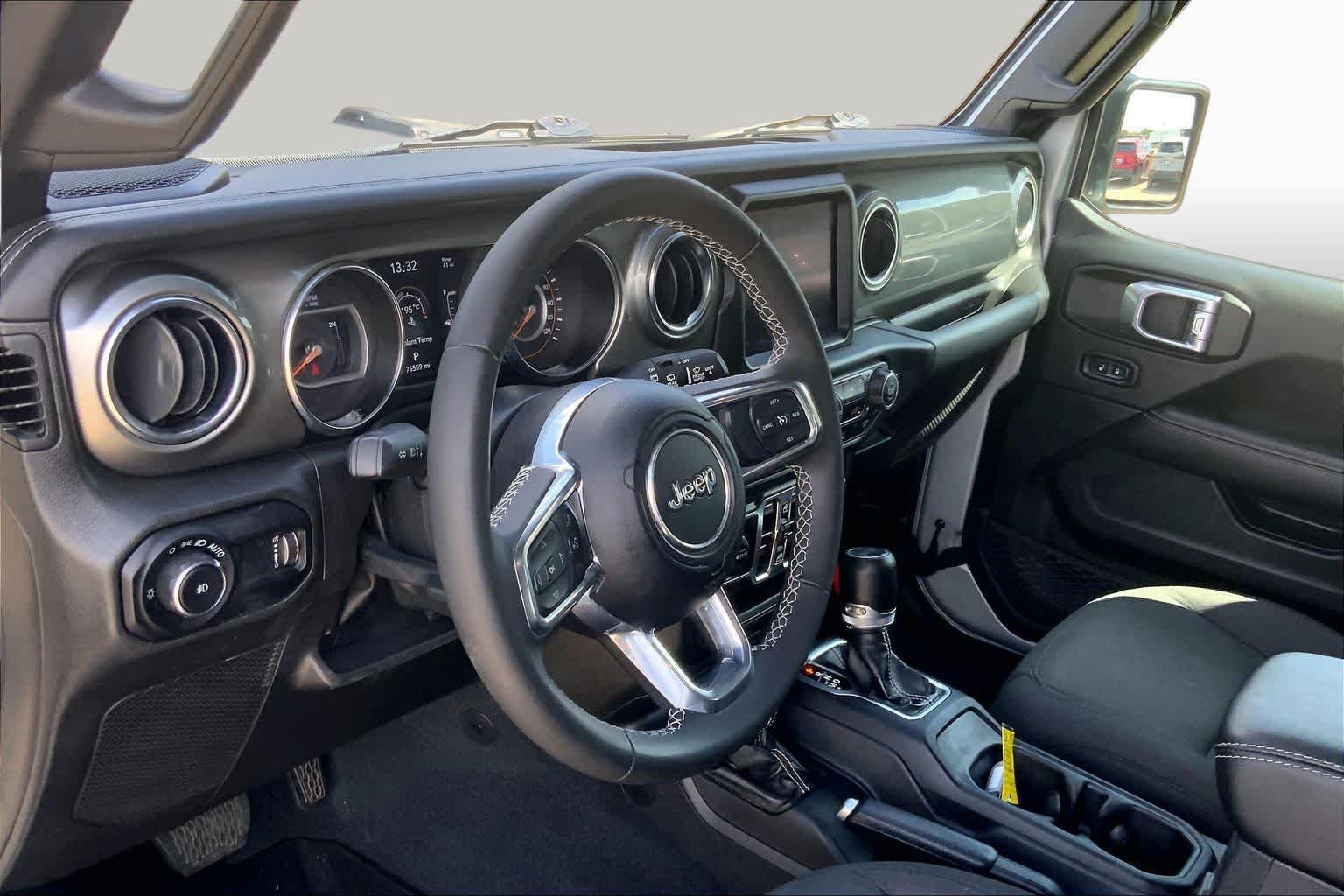 Used 2023 Jeep Wrangler Unlimited Sahara AWD/4WD image 17
