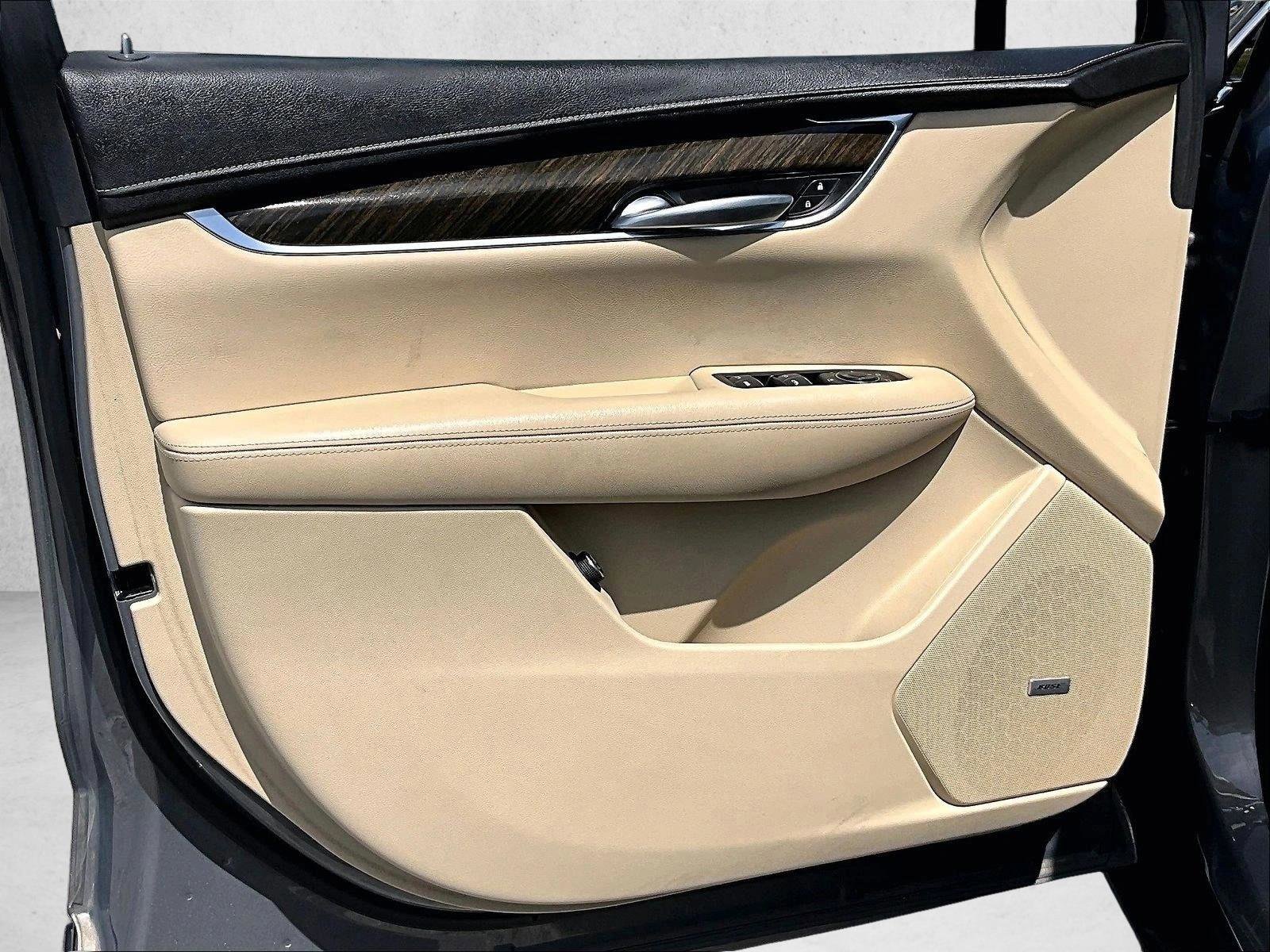 Used 2018 Cadillac XT5 FWD w/ LPO, Wheel Lock Package image 17