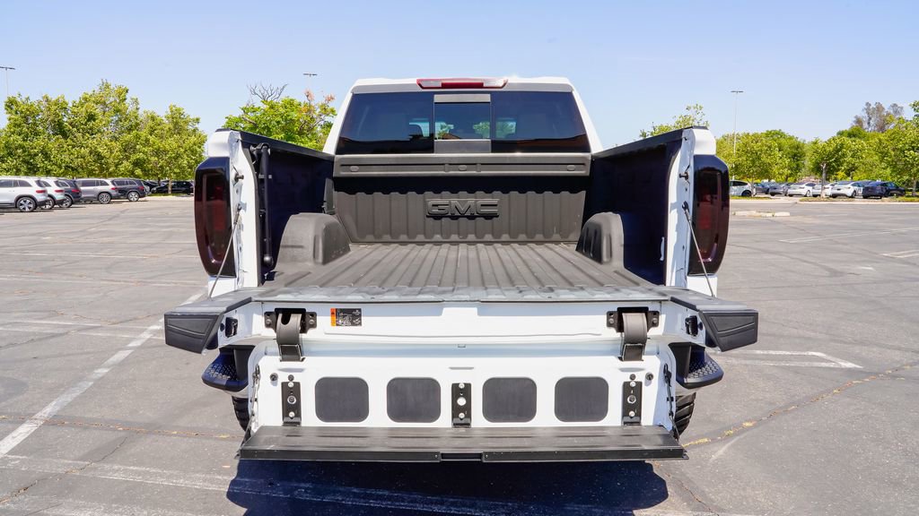 Used 2022 GMC Sierra 1500 SLT w/ SLT Premium Plus Package AWD/4WD image 16