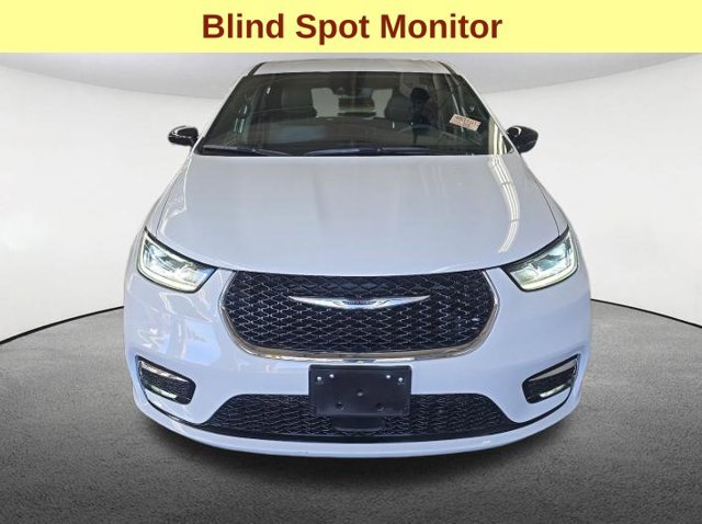 Used 2026 Chrysler Pacifica Select FWD image 4