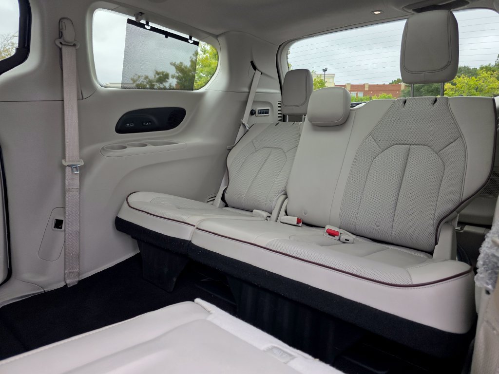 Used 2017 Chrysler Pacifica Limited FWD image 29