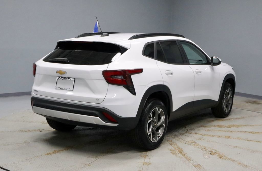 Used 2024 Chevrolet Trax LT image 11